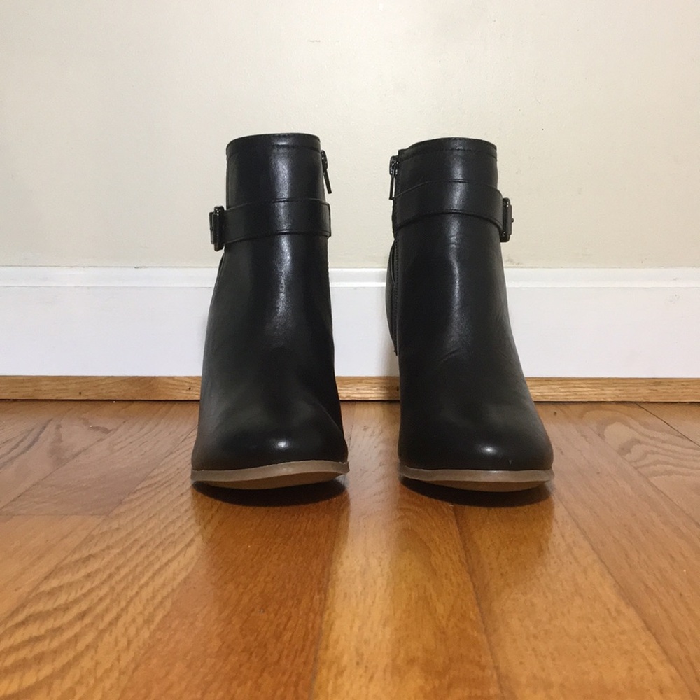 Black high-heeled boots